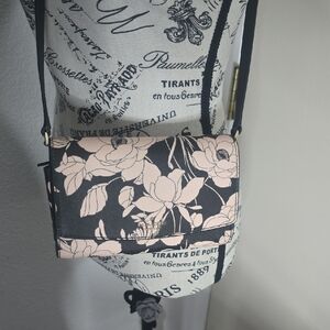 Kate Spade ♠️ Black & Light Baby Pink Beautiful Floral Crossbody (NWOT)🖤💖🖤
